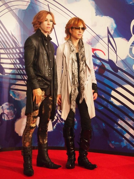 【エンタがビタミン♪】「自分が二人いたら周りが大変」。本人も複雑？　二人のYOSHIKIがお台場に登場。