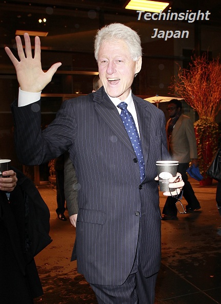 米元大統領ビル・クリントン氏、23日はモナコでポルノ女優がいっぱいのパーティに参加。