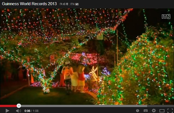 「最もブリリアントなクリスマスイルミネーション」に認定された家。画像はYouTubeのスクリーンショット