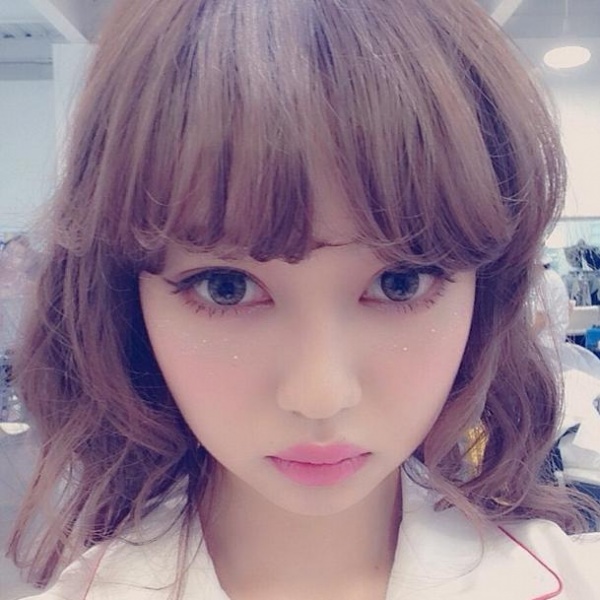 “無表情”が悩みという中村里砂　（画像はinstagram.com/risa_doll_ より）