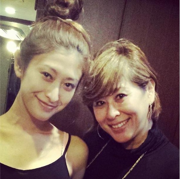山田優と母親のツーショット。　（画像はinstagram.com/yu_yamadaより）