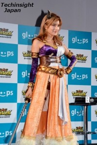 太腿が見えるセクシーなコスプレ　ローラ