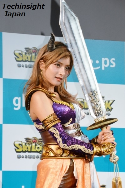 【エンタがビタミン♪】ローラ、コスプレで太腿をチラリ。「ゲームの世界からポッと出てきた感じ」