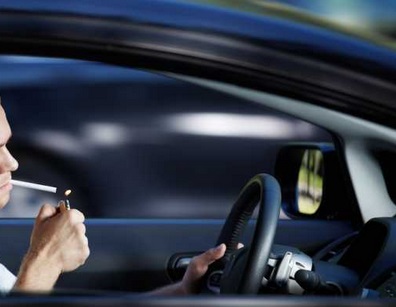 男性、運転中にタバコを落とし命を落としそうに（画像はイメージです）