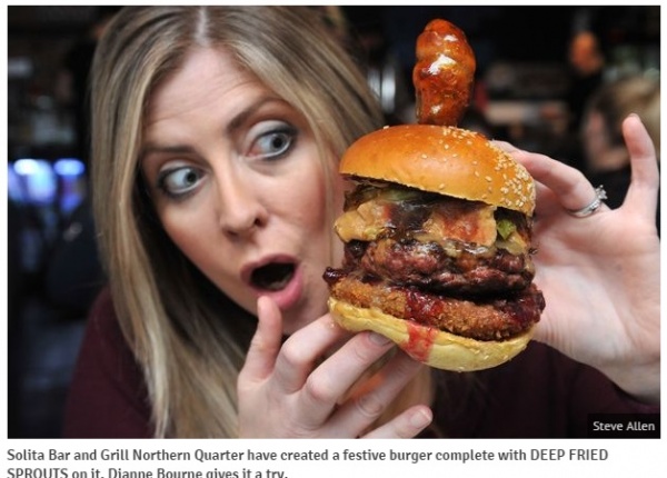 英レストランに登場した1,700kcalのハンバーガー（画像はmanchestereveningnews.co.ukのスクリーンショット）