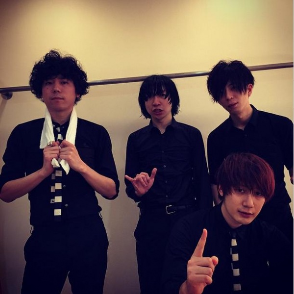 Zepp Fukuokaのライブを終えたTHE BAWDIES。左から2人目がJIM（画像は『THE BAWDIES Instagram』より）