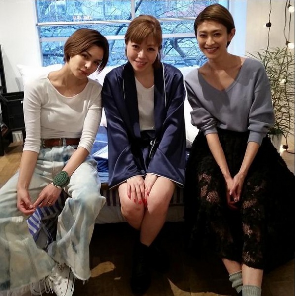 スタイリストらと山田優。（画像は『instagram.com/yu_yamada_』より）