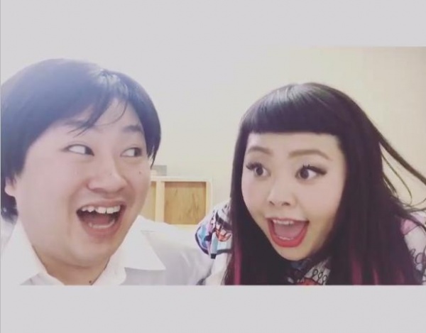 “とびら開けて”を歌うハンマミーヤ・一木と渡辺直美（画像は『渡辺直美 Instagram』より）