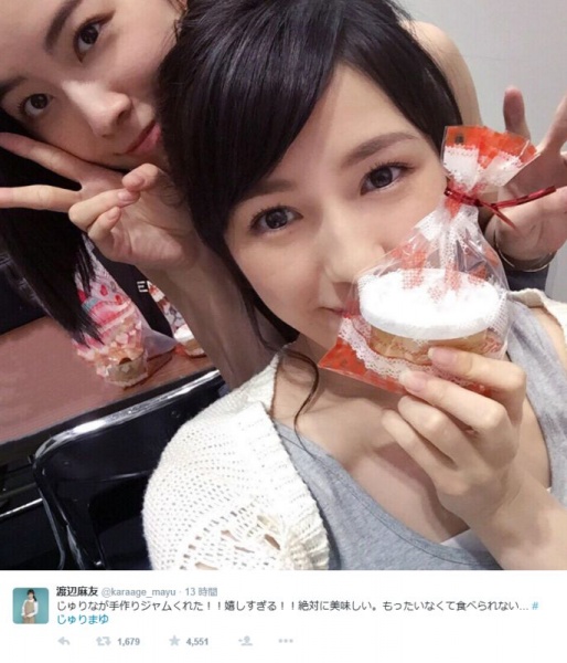 松井珠理奈と渡辺麻友（画像は『渡辺麻友 ツイッター』のスクリーンショット）