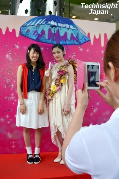 モデル・琉花さんとツーショット撮影も