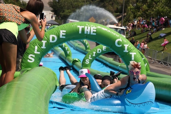 西武プリンスドームで「Slide the City」と「泡パ」がコラボ