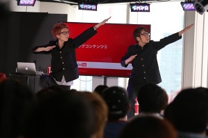 話題のYouTube動画『本能寺の変』を披露する、エグスプロージョン