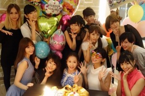 前田敦子の誕生日パーティに豪華メンバーが集結（画像は『篠田麻里子 Instagram』より）