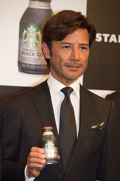 「スターバックスコーヒーにはほぼ毎日行っている」と明かした、ショーン・マクアードル川上