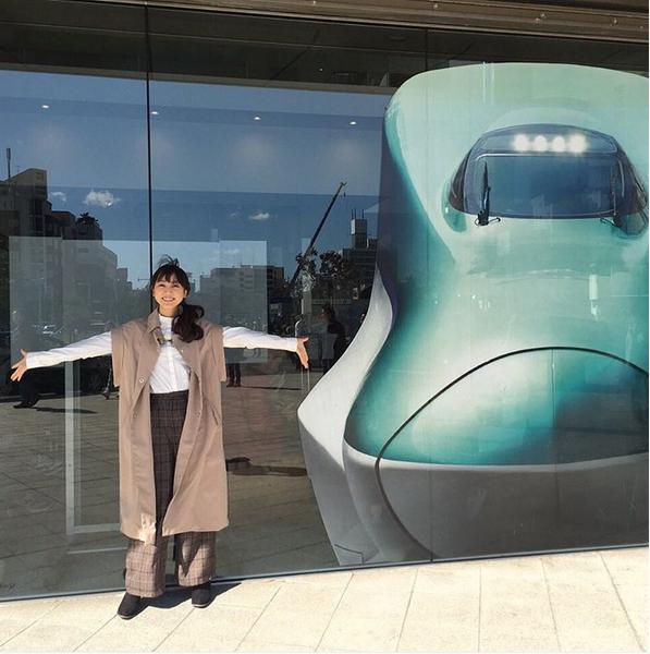 函館駅を訪れた松井玲奈（画像は『松井玲奈 Instagram』より）