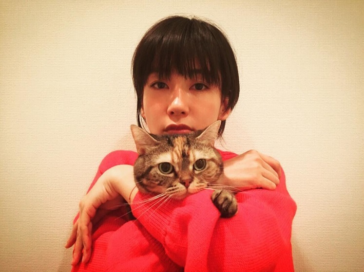 【エンタがビタミン♪】水川あさみ、イヴの夜は愛猫と一緒に「メリクリ」