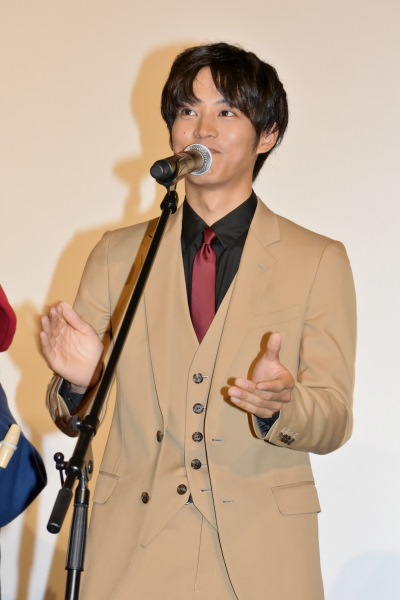 松坂桃李の音頭で三本締めが行われた