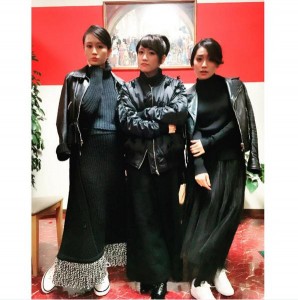 私服の色がかぶった前田敦子、高橋みなみ、大島優子（出典：https://www.instagram.com/yuk00shima）