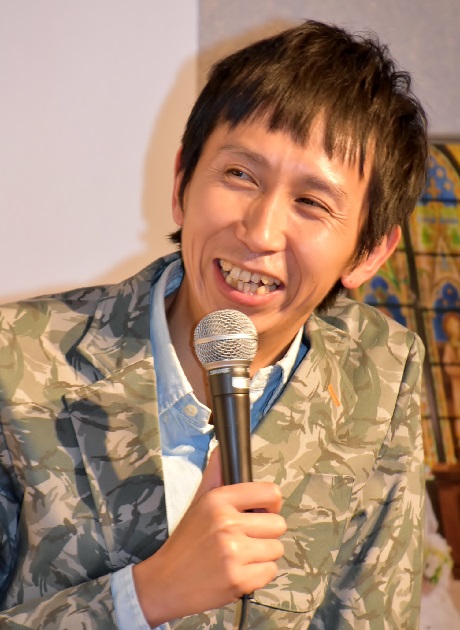 【エンタがビタミン♪】アンガ山根、家族3人でハワイへ。イクメンぶりも相変わらずスゴイ！