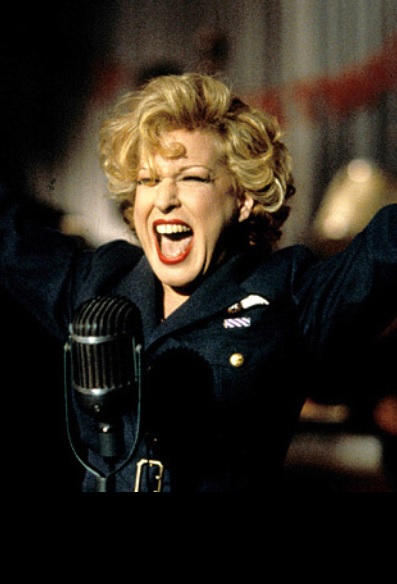 ベット・ミドラーが吠えた！（出典：https://www.facebook.com/BetteMidler）