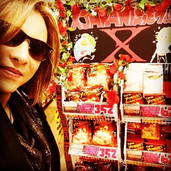 ドン・キホーテに現れたYOSHIKI（出典：https://www.instagram.com/yoshikiofficial）