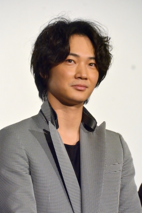 【エンタがビタミン♪】綾野剛、アダルト雑誌愛読してた？　グラビア撮影も難なくこなす大胆不敵さに驚き