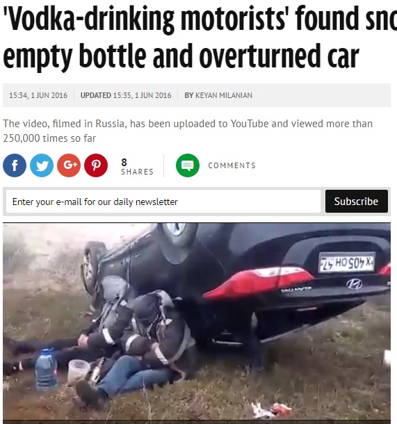  ロシアの荒野で横転した車と酔っ払い（出典：http://www.mirror.co.uk）