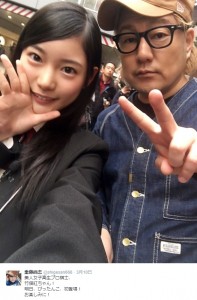 美人女子高生プロ棋士・竹俣紅さんと重藤ディレクター（出典：https://twitter.com/shigesan666）