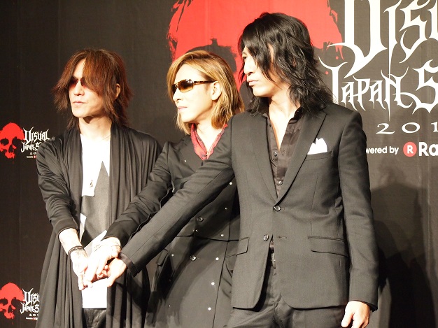 SUGIZO、YOSHIKI、TAKUROが並ぶと凄いオーラが。