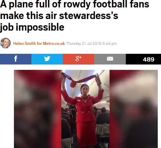 座席を独占したサッカーファンに泣かされたCA（出典：http://metro.co.uk）