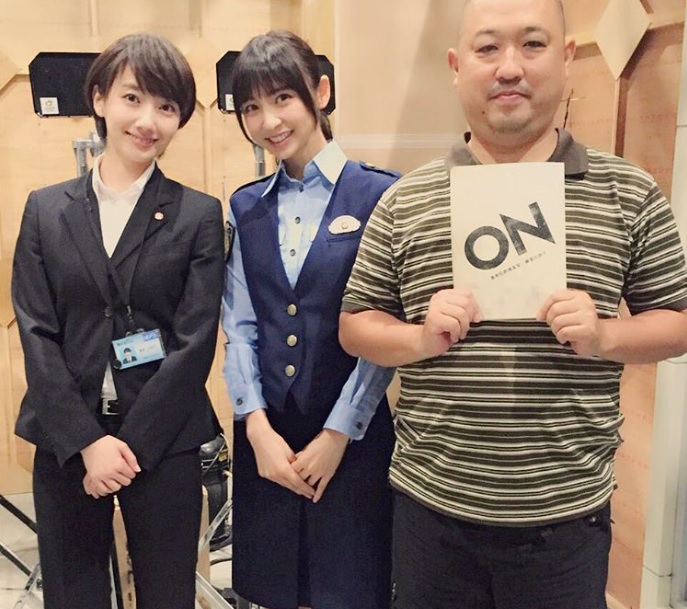 波瑠（左）の親友役で登場したものの…（出典：https://www.instagram.com/shinodamariko3）