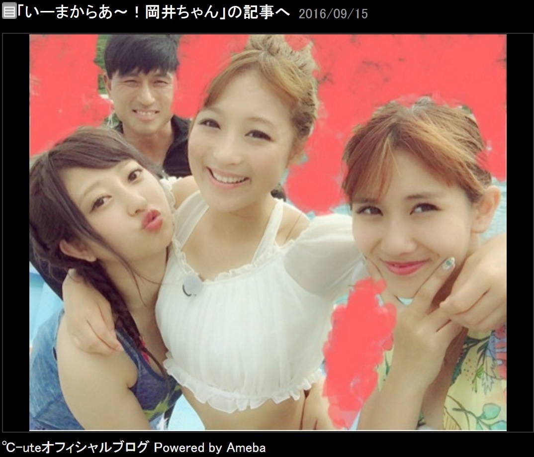 菊地亜美、鈴木奈々、岡井千聖、後列がオードリー春日（出典：http://ameblo.jp/c-ute-official）