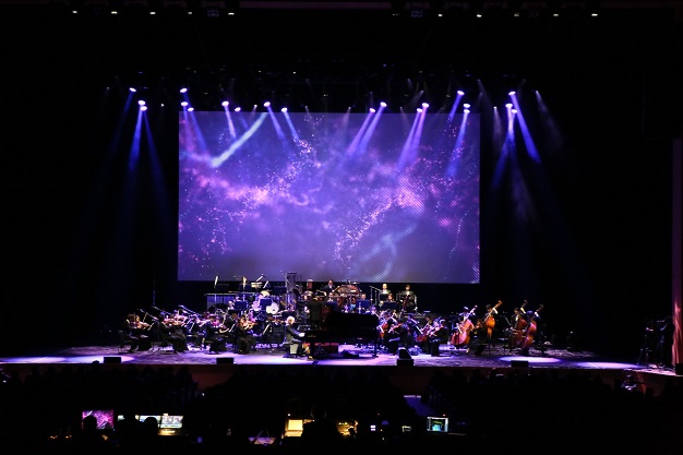 『YOSHIKI CLASSICAL SPECIAL WORLD TOUR 第二弾』のステージ