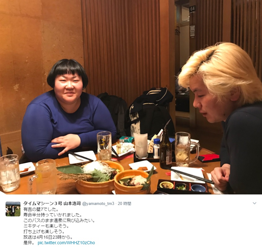 飲み会での安藤なつとカズレーザー（出典：https://twitter.com/yamamoto_tm3）