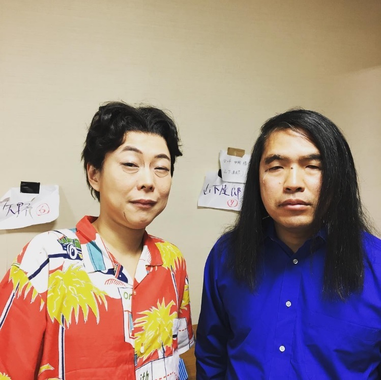 「桑田佳祐です」と椿鬼奴（出典：https://www.instagram.com/tsubakioniyakko）