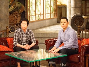 『カリギュラ』スタジオセットのソファに座る今田耕司と東野幸治