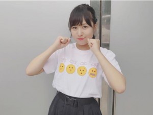 握手会で“ぉっょぃ”のTシャツを着た福士奈央（画像は『福士奈央　2017年10月15日付Instagram「＃好きなんだ 握手会でした」』のスクリーンショット）