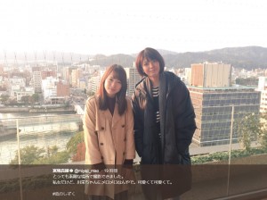 川栄李奈と宮地真緒（画像は『宮地真緒　2017年11月14日付Twitter「とっても素敵な場所で撮影できました。」』のスクリーンショット）