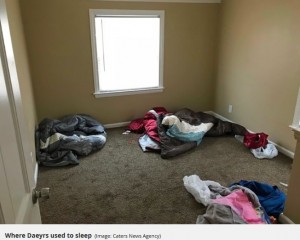 最初は何もなかったデイヤーズ君の部屋（画像は『Mirror　2018年1月11日付「Homeless boy who has ‘only ever wanted’ a bed has amazing reaction when he’s given his own fully-furnished room」（Image: Caters News Agency）』のスクリーンショット）
