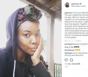 力強いメッセージを添えたガブリエル・ユニオン（画像は『Gabrielle Union-Wade　2018年1月7日付Instagram「＃TimesUp ＃WhyWeWearBlack This year marked the 25th anniversary of my rape.」』のスクリーンショット）