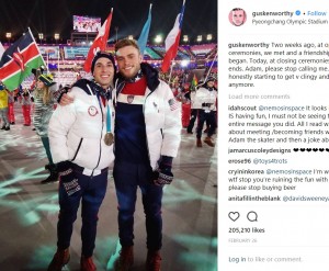 平昌五輪閉会式での仲良し2ショット（画像は『gus kenworthy　2018年2月25日付Instagram「Two weeks ago, at opening ceremonies, we met and a friendship began.」』のスクリーンショット）