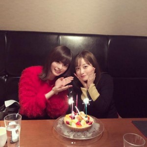 橋本環奈の誕生日を祝うきゃりーぱみゅぱみゅ（画像は『きゃりーぱみゅぱみゅ　2018年2月22日付Instagram「環奈ちゃんお誕生日おめでとう会してきた！」』のスクリーンショット）