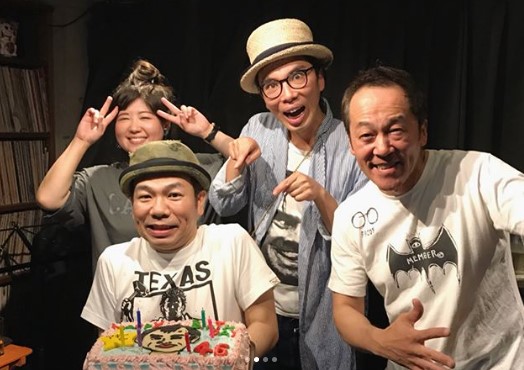 マギーの誕生日祝いも兼ねて（画像は『馬場園梓　2018年5月7日付Instagram「yeah～ yeah yeah～♪ あのね、きのうはね、マギーさんが定期的に催されているトークライブ「ひっそり猿ホザキ14」に、僭越ながらわたくしも、ゲストとして遊びに行かせていただきましたよ！」』のスクリーンショット）