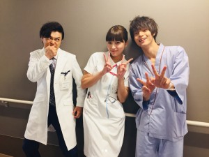 『ヒモメン』オフショット　勝地涼、川口春奈、窪田正孝（画像は『勝地涼　2018年7月15日付Instagram「嫉妬の池目先生 ヒモメンお楽しみに!!」』のスクリーンショット）