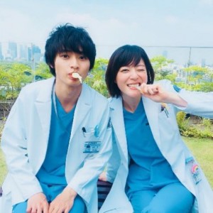 山崎賢人と上野樹里（画像は『JURI　2018年7月27日付Instagram「昨夜の第三話 グッドドクター ご覧いただけましたか？」』のスクリーンショット）