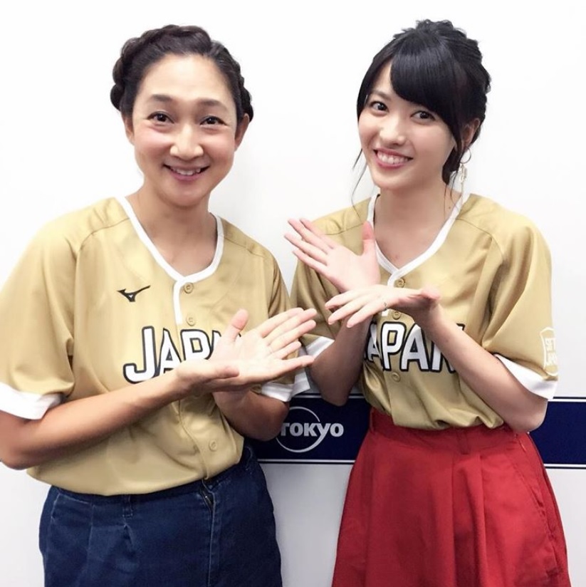 虻川美穂子（北陽）と矢島舞美（画像は『矢島舞美　2018年8月4日付Instagram「世界ソフトボール 日本vs中国 日本勝ちましたね～～」』のスクリーンショット）