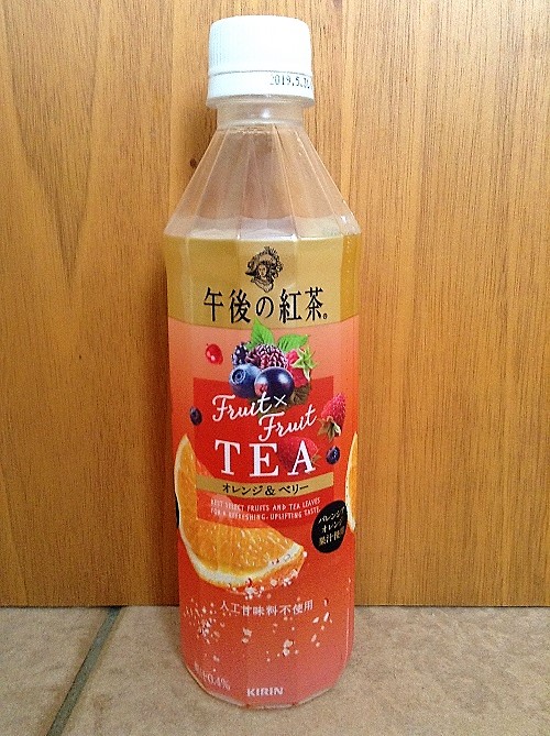 記者が撮影して送った「午後の紅茶 Fruit×Fruit TEA オレンジ＆ベリー」の写真