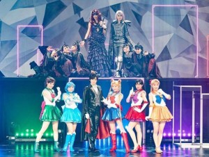 『美少女戦士セーラームーン The Super Live』東京プレビュー公演千秋楽にて（画像は『tomomi kasai　2018年9月9日付Instagram「＃セーラームーンスーパーライブ 無事に東京プレビュー公演の千秋楽を終えました!!」』のスクリーンショット）