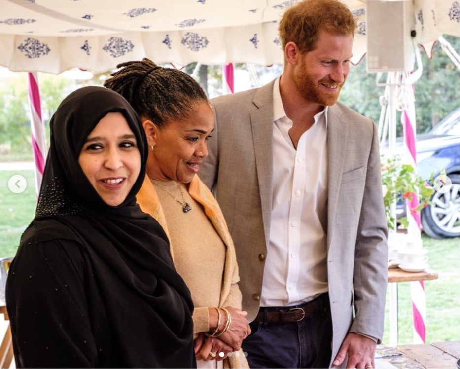 メーガン妃の母ドリアさん（中央）とヘンリー王子も出席（画像は『Kensington Palace　2018年9月20日付Instagram「The power of food is more than just the meal itself ― it is the story behind it.」』のスクリーンショット）