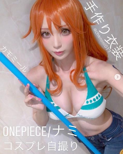 『ONE PIECE』のナミにコスプレしたカモミールちゃみ（画像は『Chami カモミール 華密美琉　2018年10月26日付Instagram「ONEPIECE/ナミ コスプレ自撮り」』のスクリーンショット）